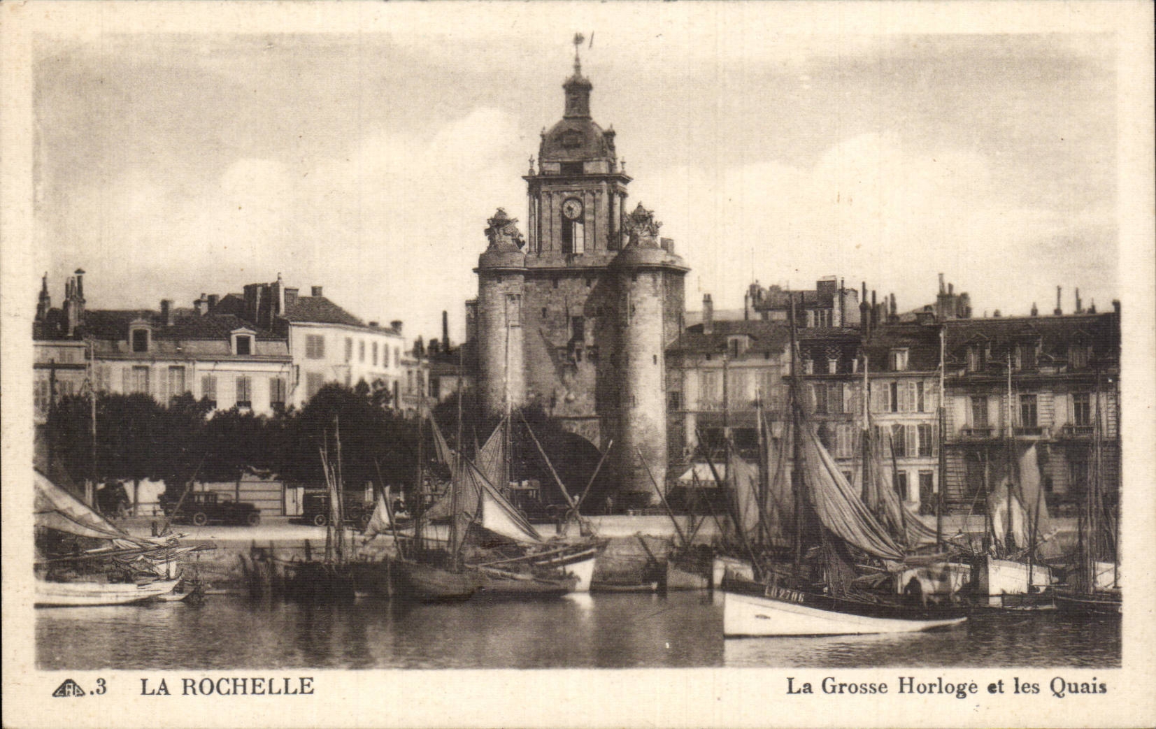 La Rochelle - el reloj y los muelles grandes - CPA