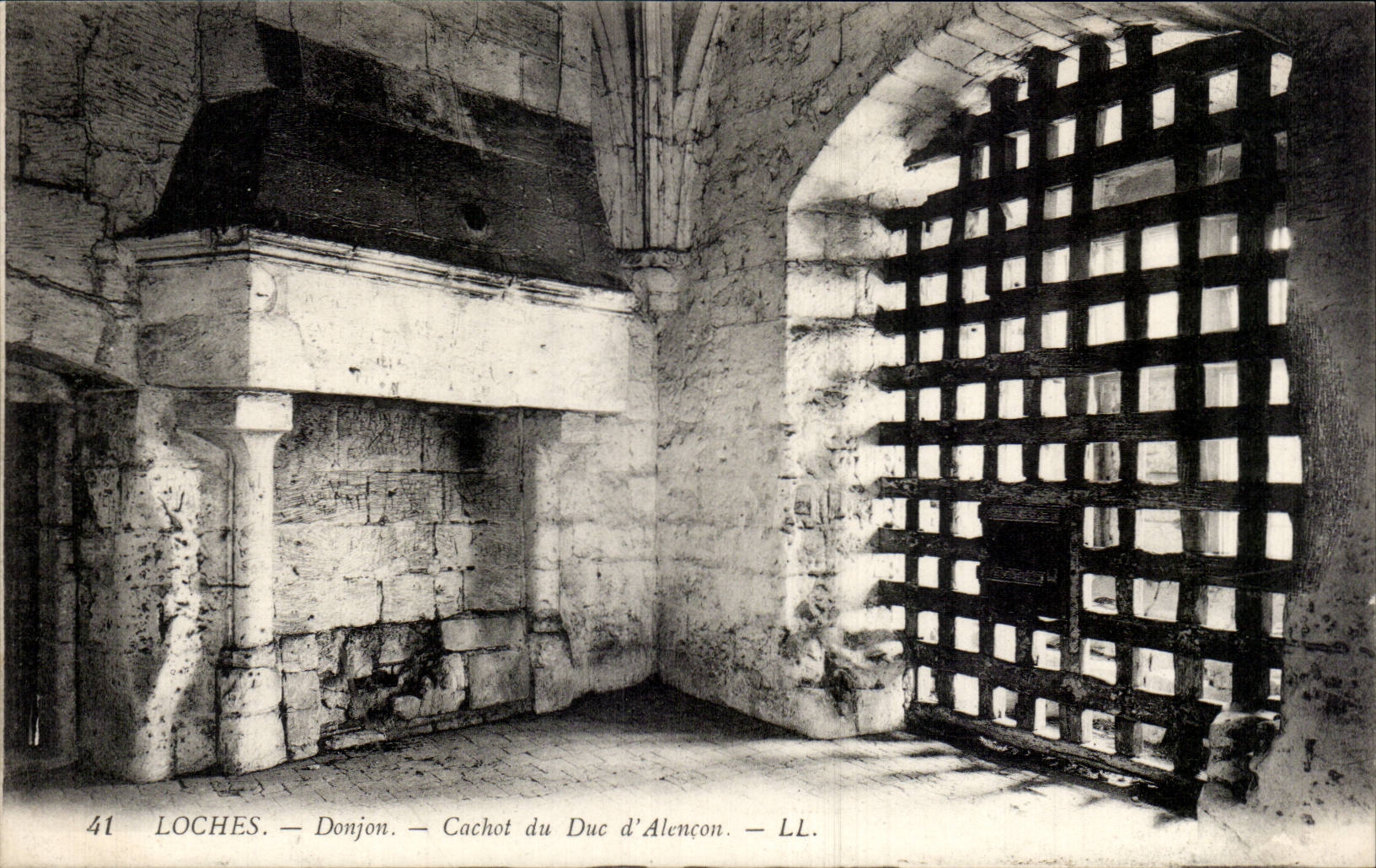 Loaches - the Keep - Dungeon of the Duke Alencon - CPA