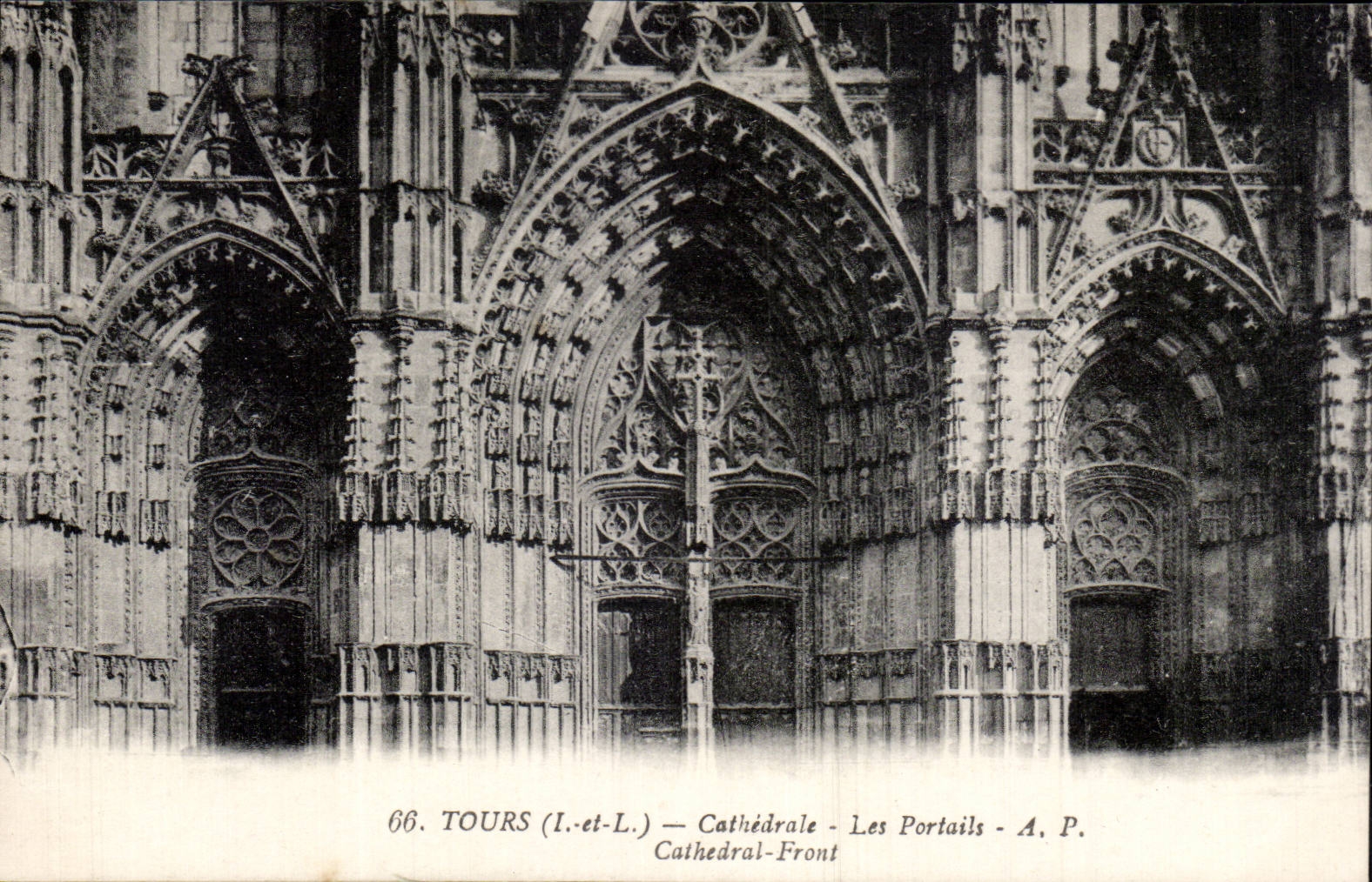 Tours - La Cathedrale - CPA 
