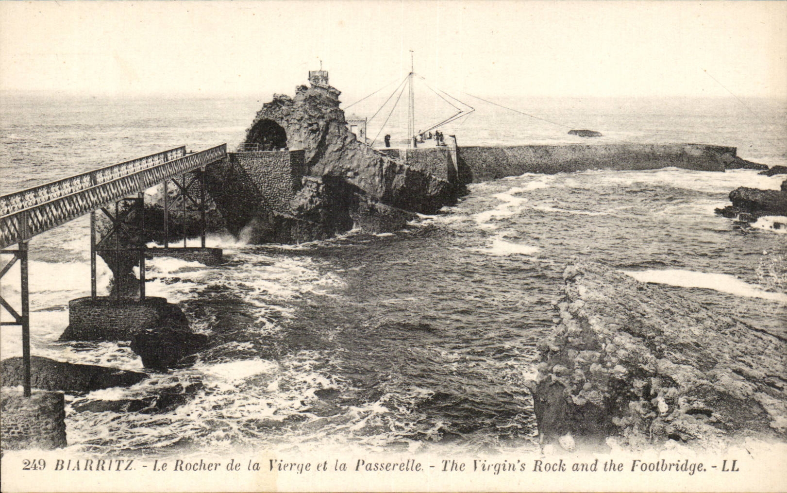 Biarritz - Le Rocher de la Vierge - CPA 
