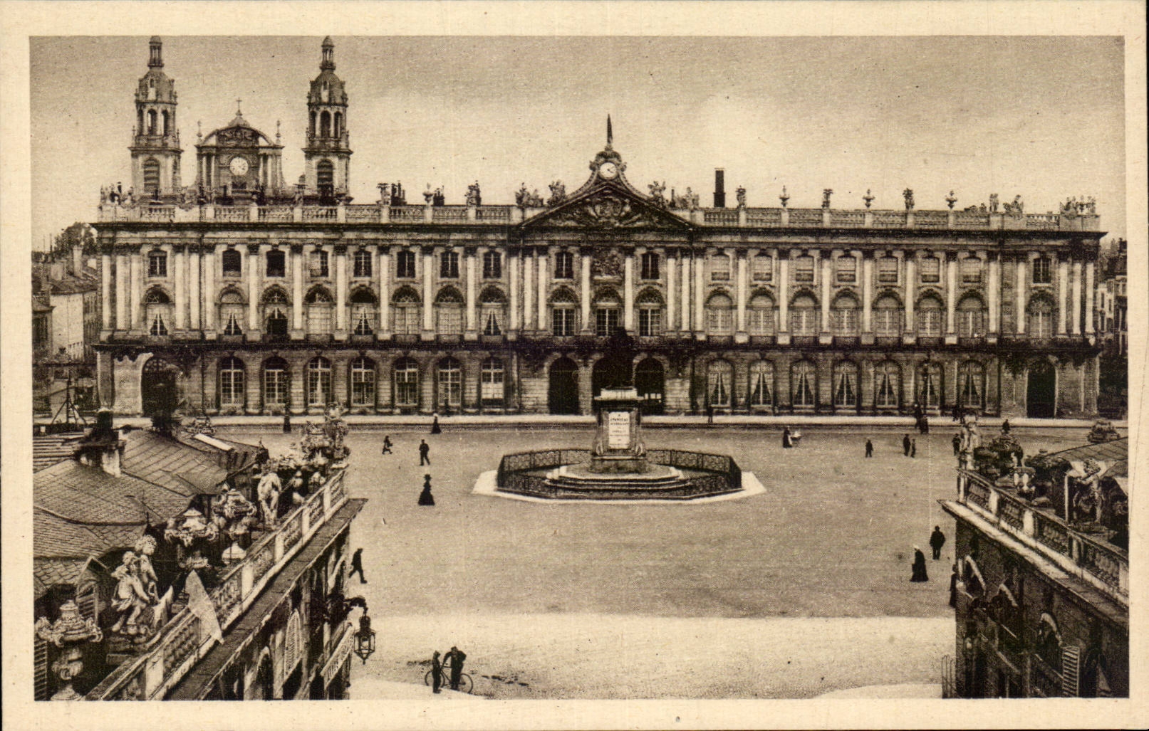 Nancy - Place Stanislas - CPA 