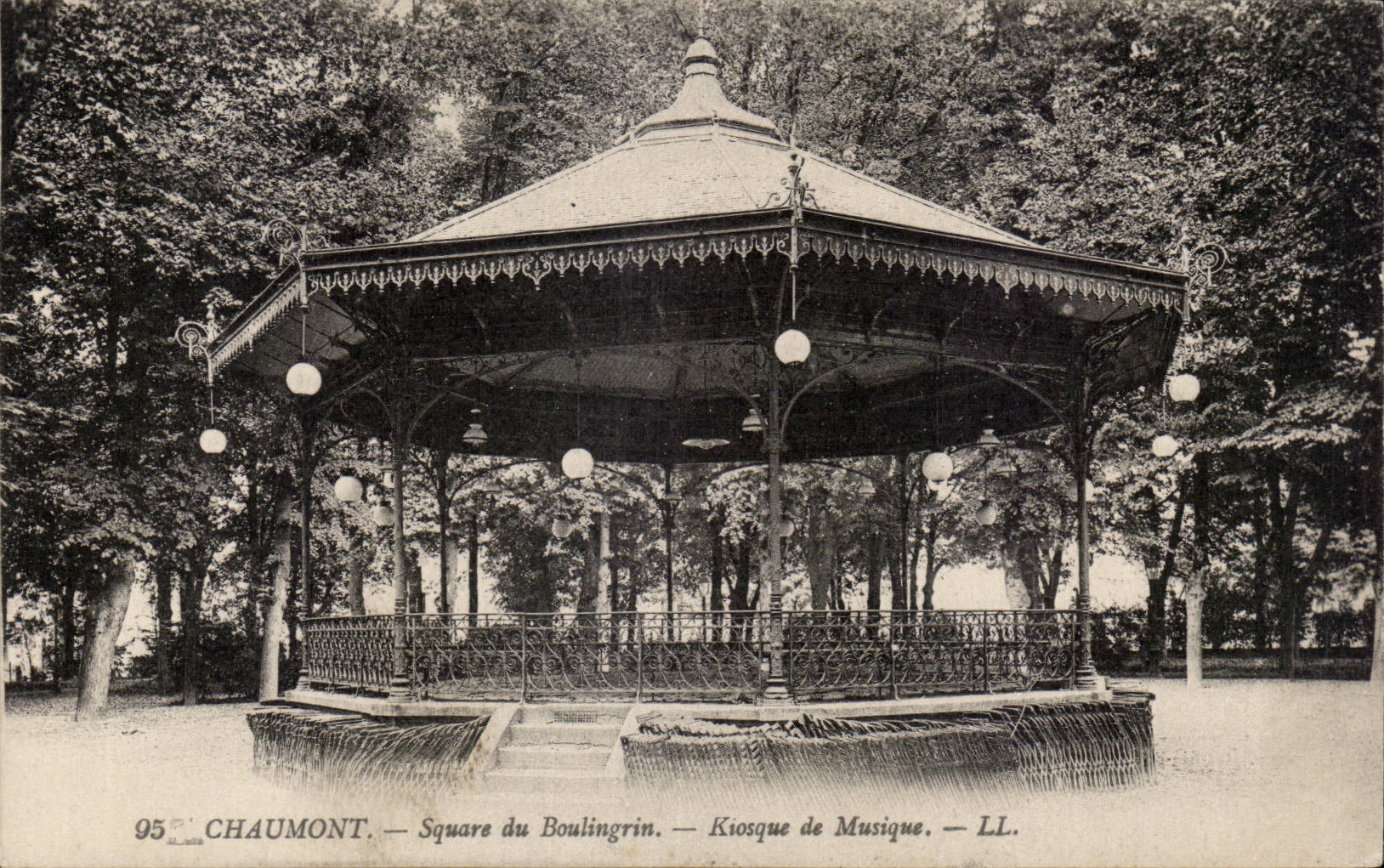 CPA Chaumont Public garden of Boulingrin Kiosk of music