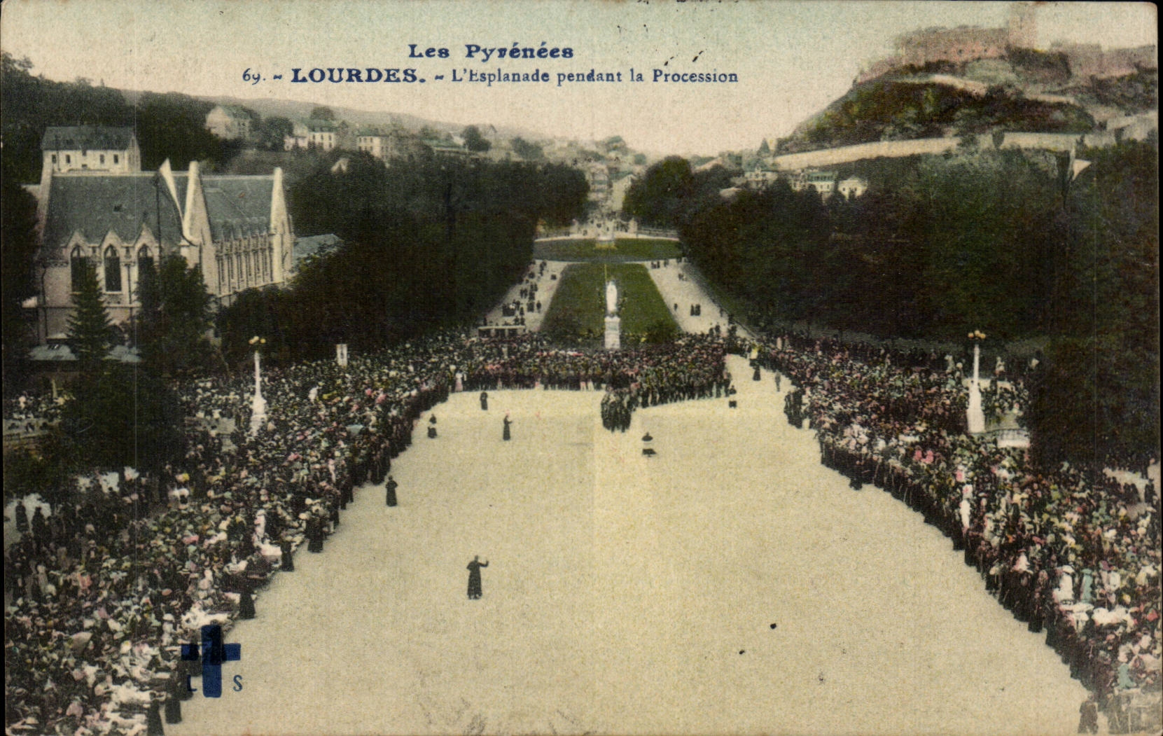 Lourdes - Esplanade during the Procession - CPA