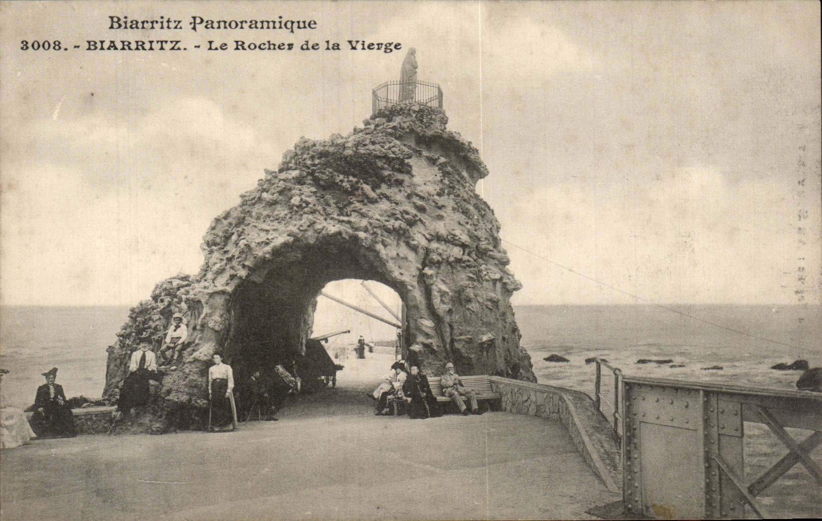 CPA Biarritz Le rocher de la vierge 