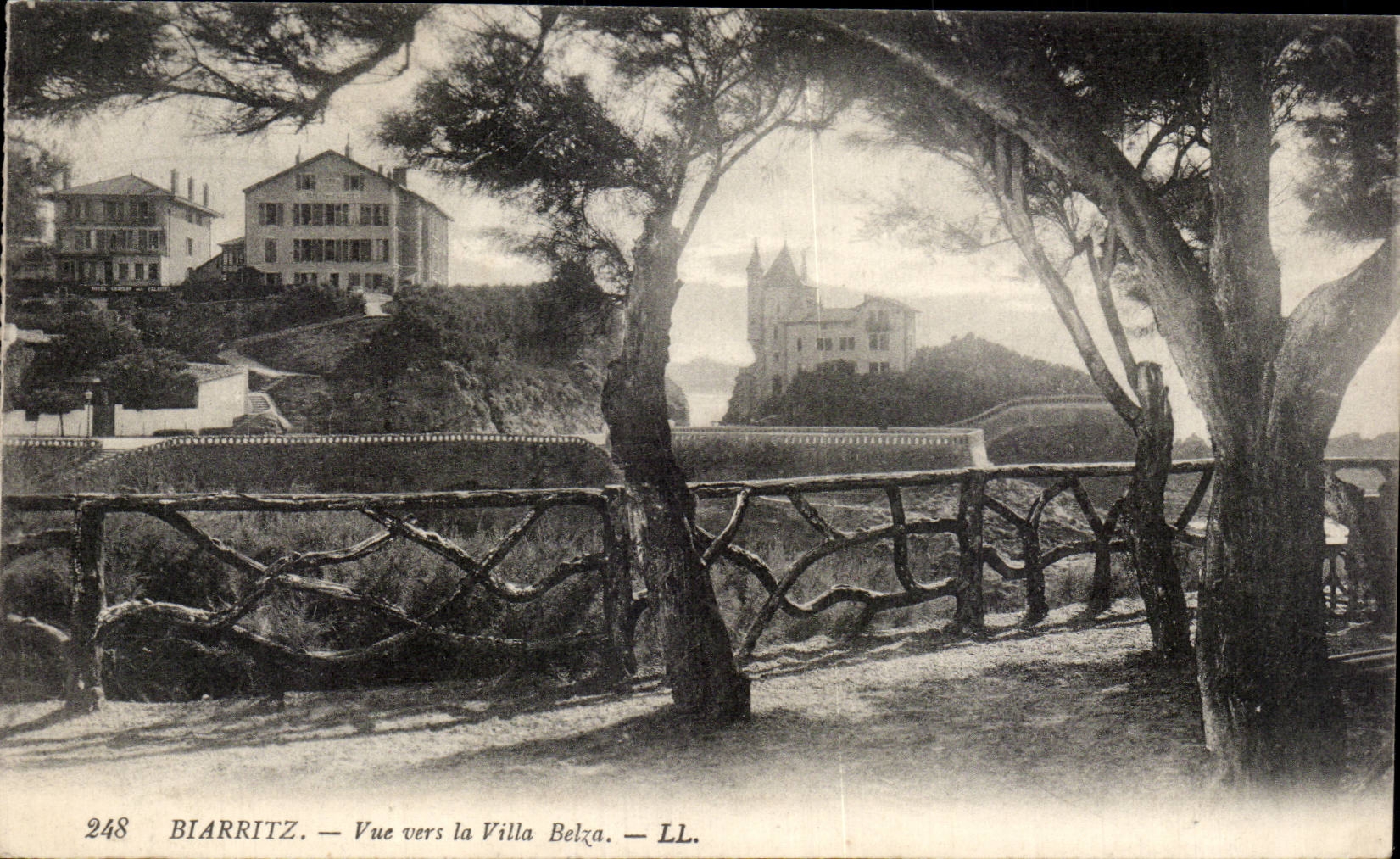 CPA Biarritz Seen towards the Belza villa
