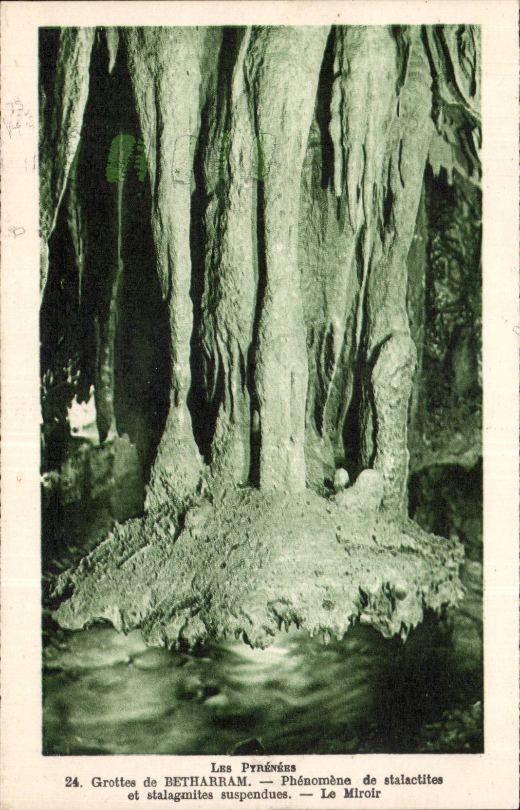 CPA Caves of Betharram Phenomenon of stalactite and suspended stalagmites the mirror
