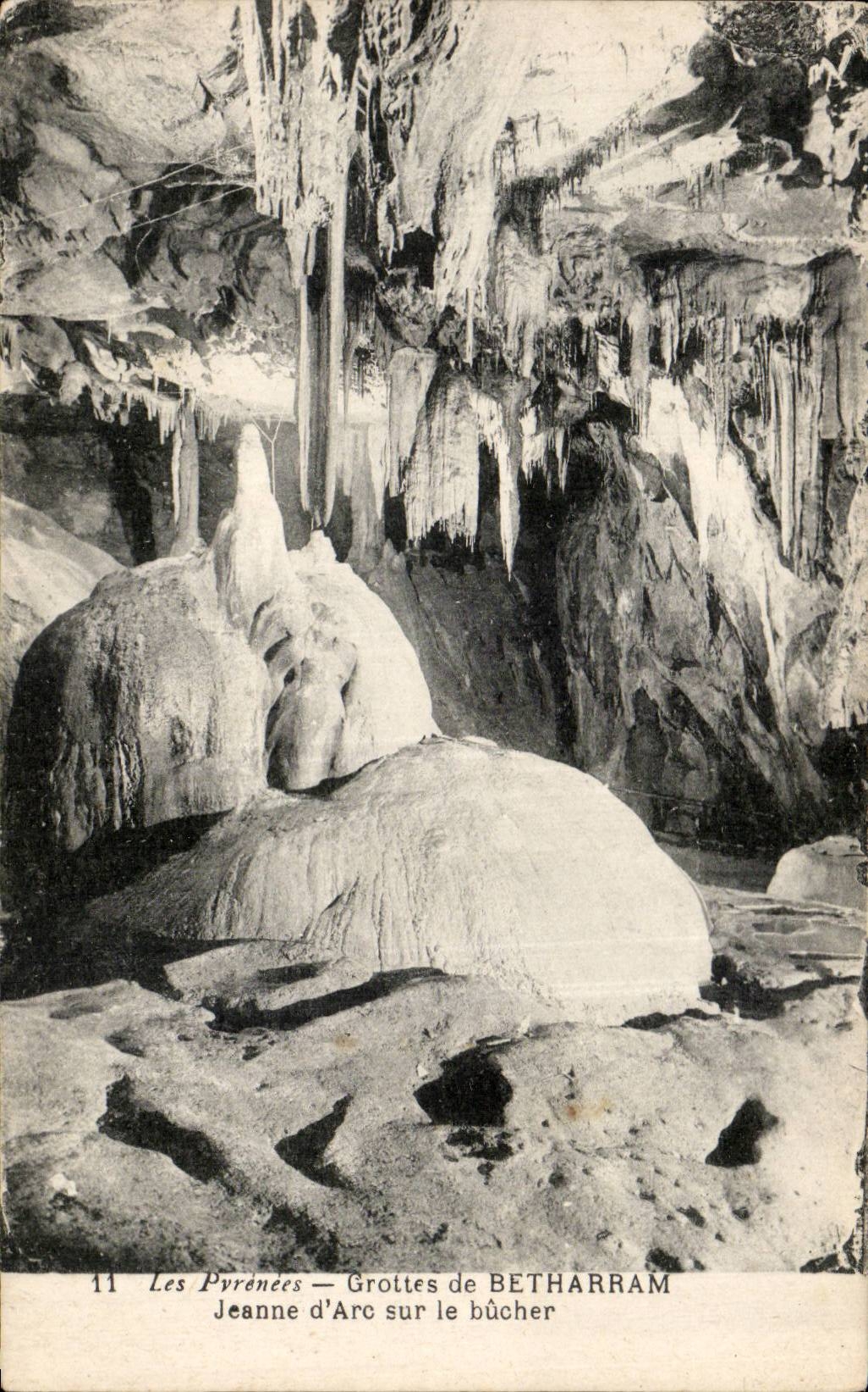 CPA Caves of Betharram Jeanne arc on roughing-hew it