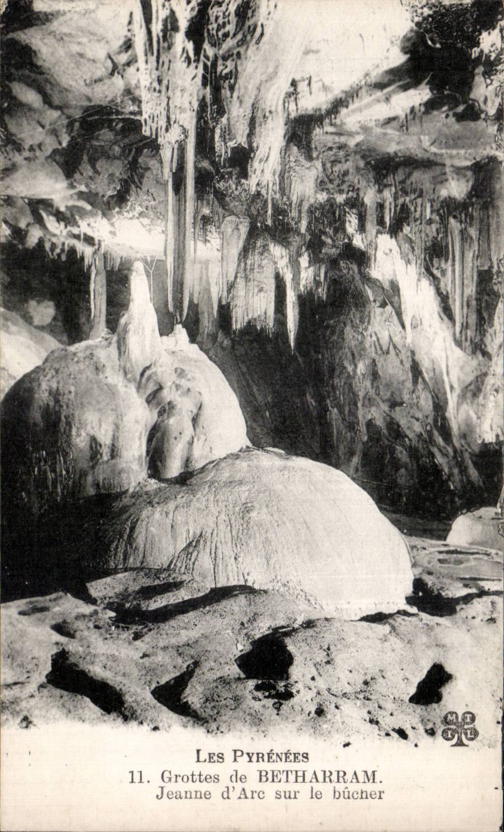 CPA Caves of Betharram Jeanne arc on roughing-hew it