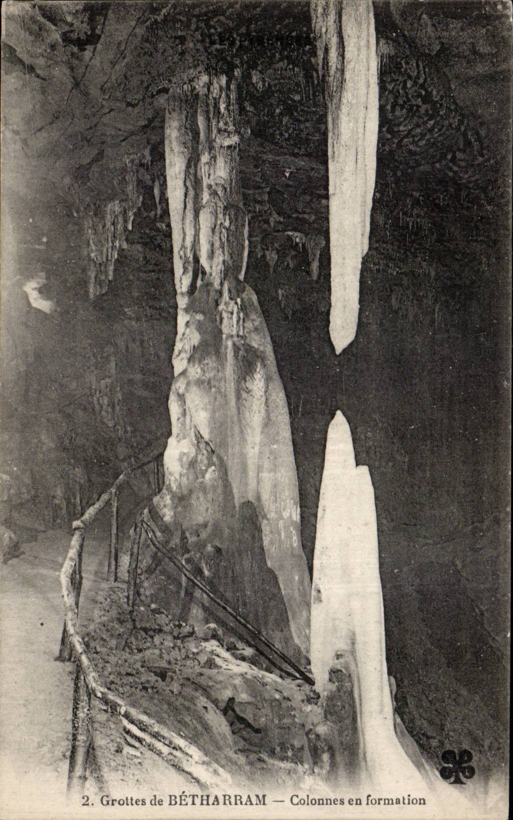CPA Caves of Betharram Columns in formation