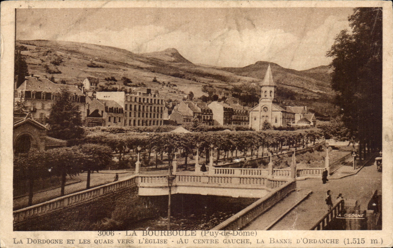 CPA Bourboule the Dordogne and quays towards church At the center left the hamper Ordanche
