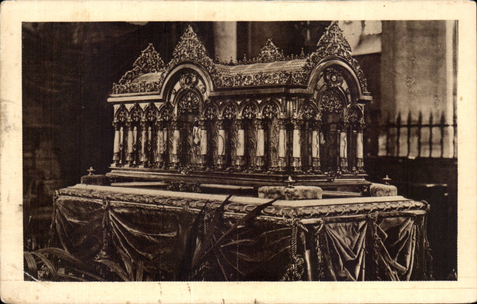 CPA Petite drives out of vermeil offered by Brazil Sainte Therese of Jesus child