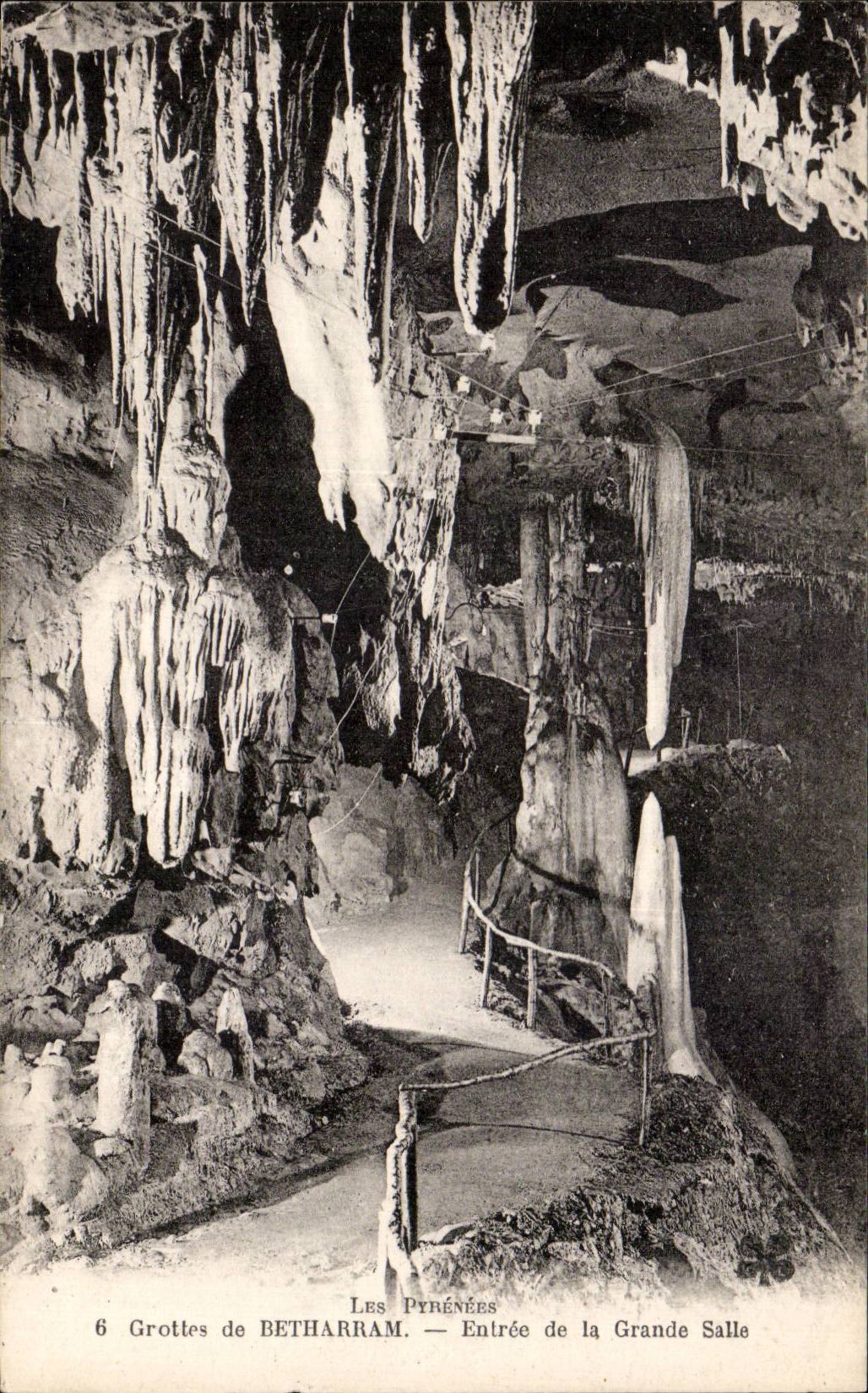 CPA Caves of Betharram Entering of the large room