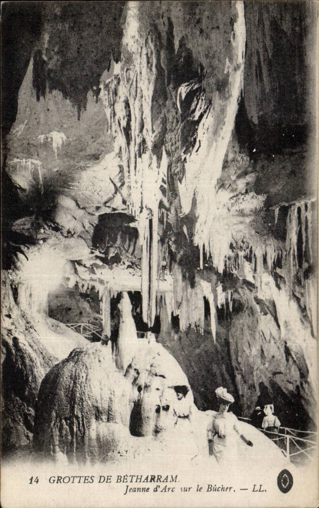 CPA Caves of Betharram Jeanne arc on roughing-hew it