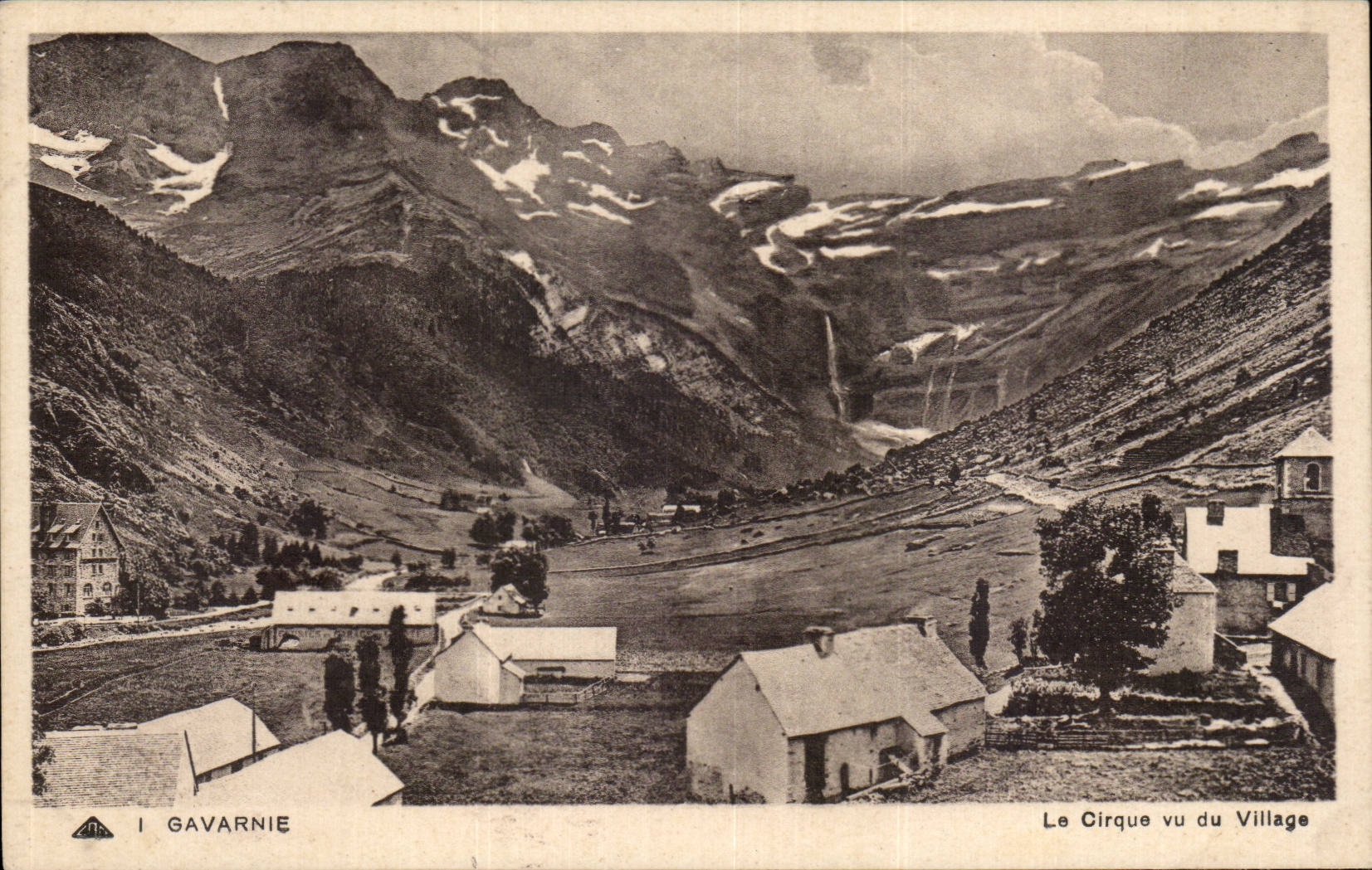 CPA Gavarnie the circus seen of the village