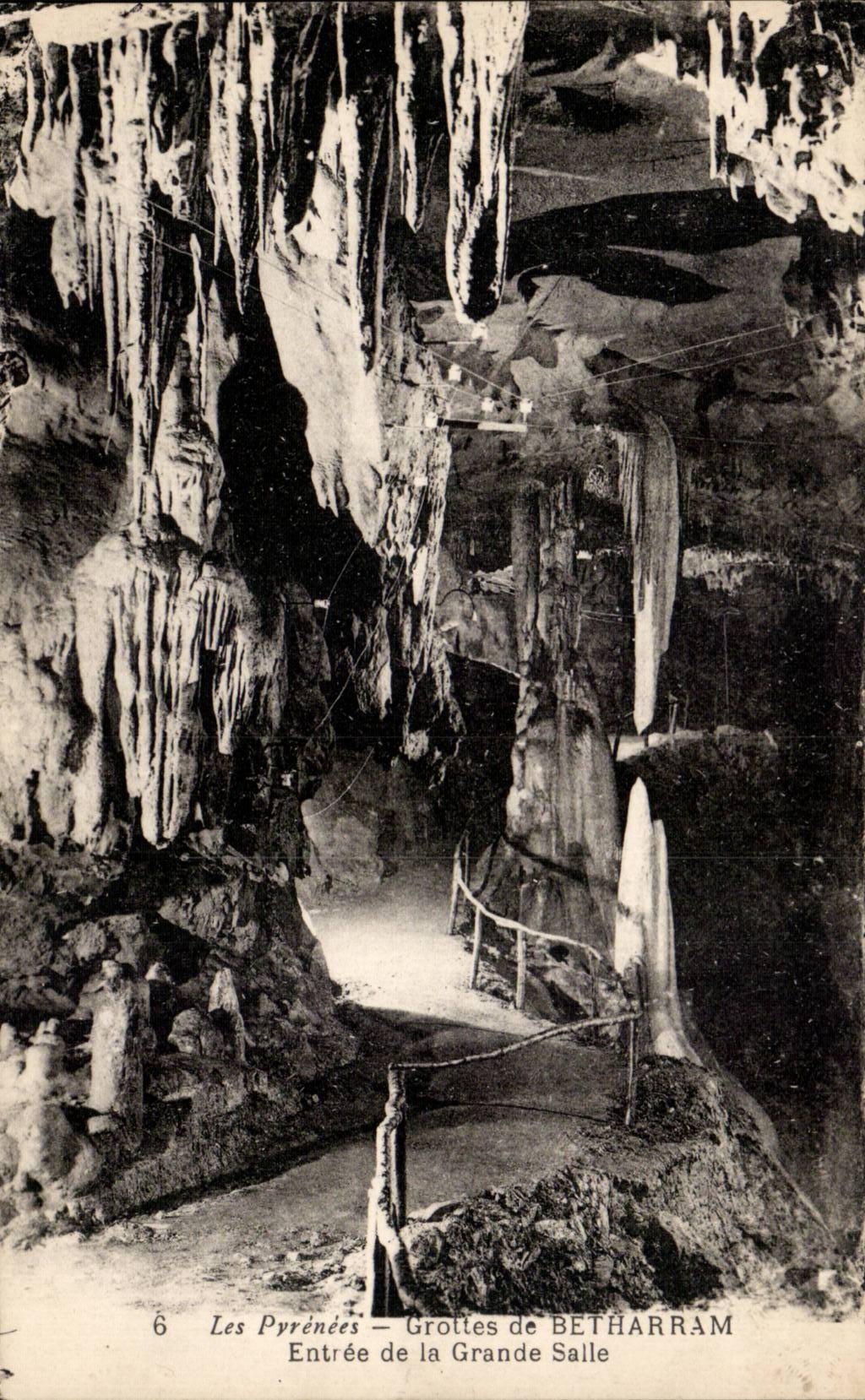 CPA Caves of Betharram Entrance of the large room