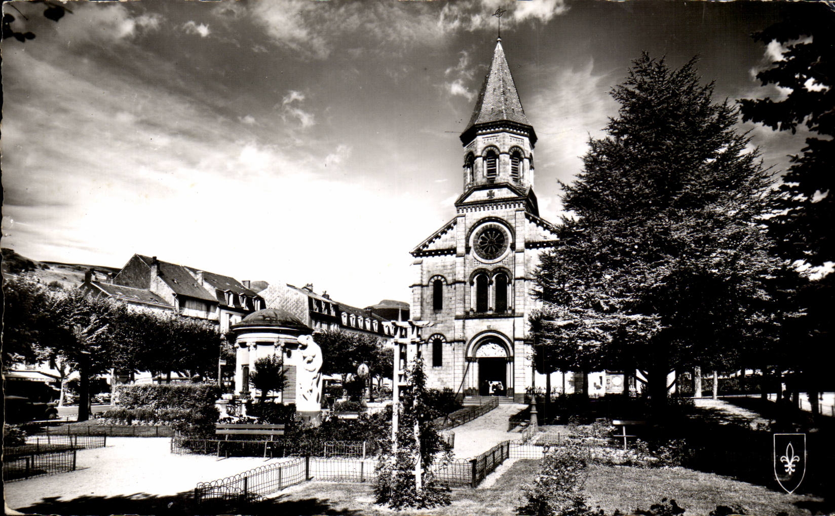 CPSM Bourboule the park and church