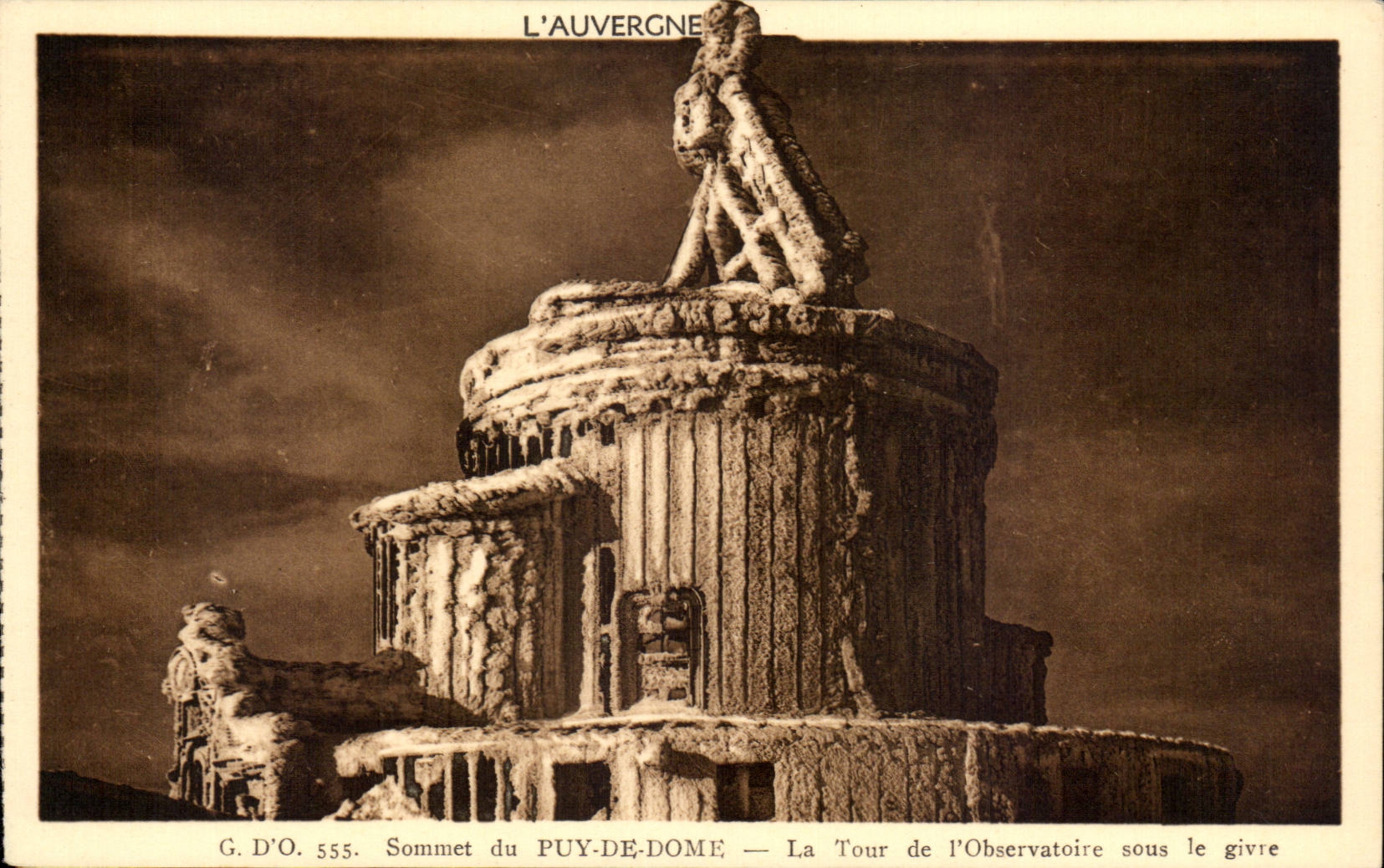 CPA Summit of Puy de Dome the tower of observatory under the white frost