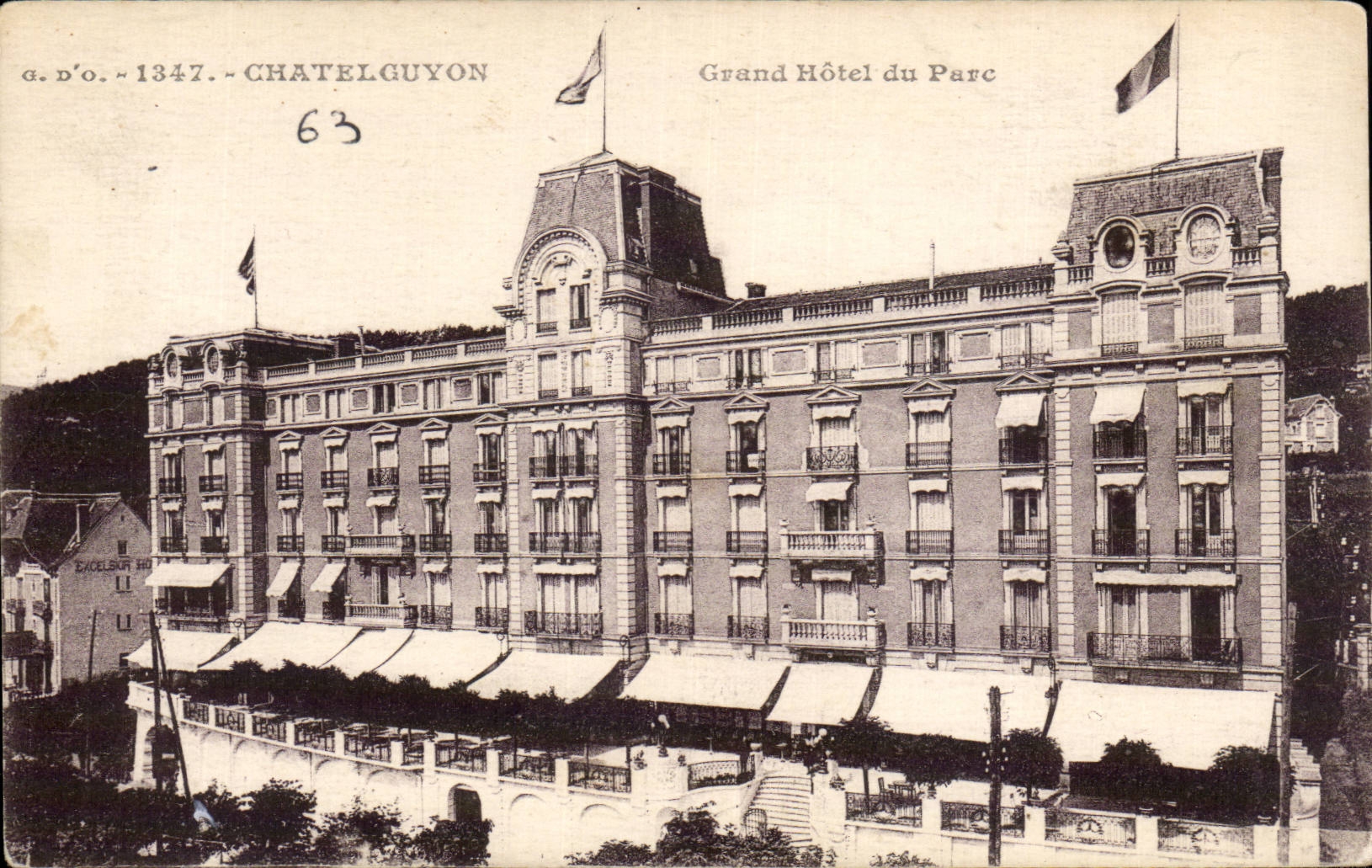 Hotel grande de CPA Auvergne ChatelGuyon del parque