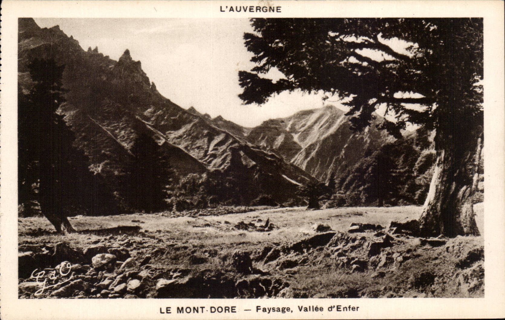 CPA Auvergne the Mount Gilds Landscape valley hell