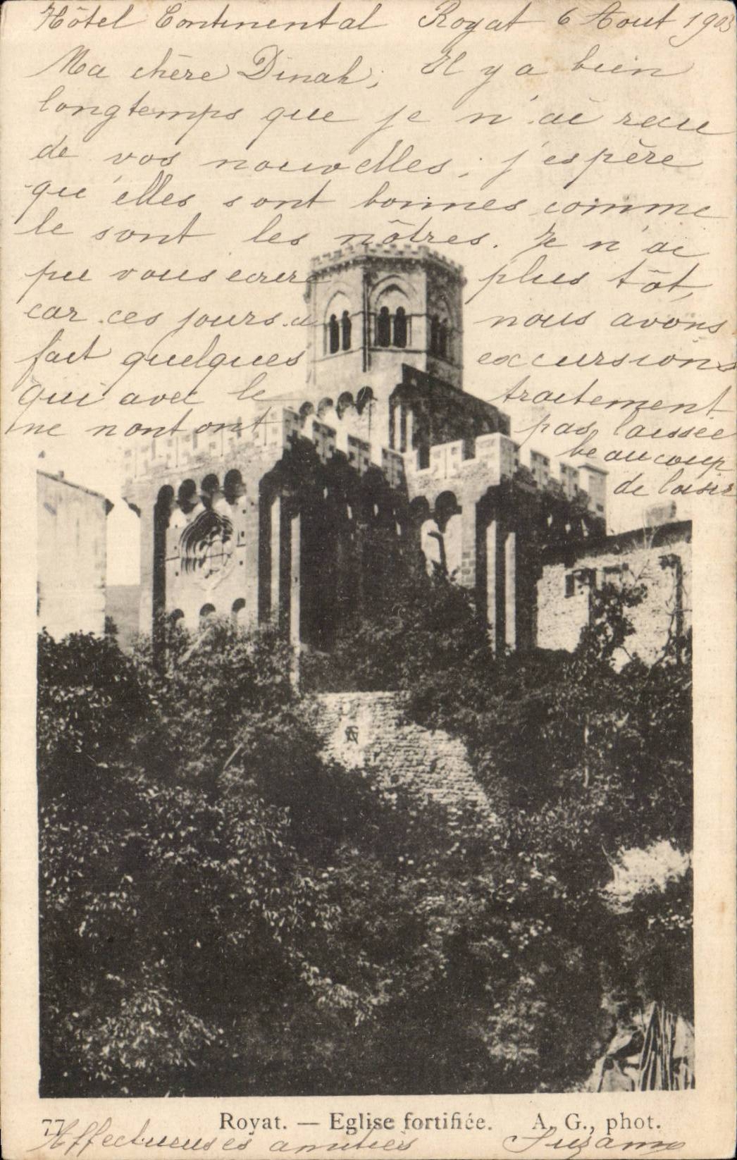 CPA Auvergne Royat Church fortifiee