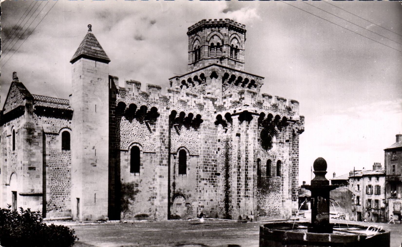 CPA Auvergne Royat Church light St fortifiee