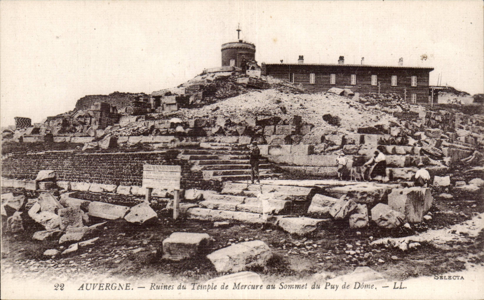 CPA Auvergne ruins of the Mercury temple at the top of Puy de Dome