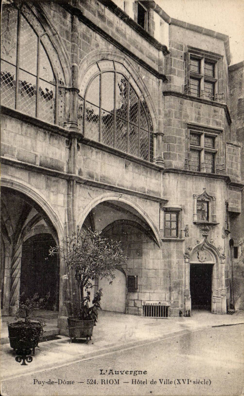 CPA Auvergne Riom Hotel de ville