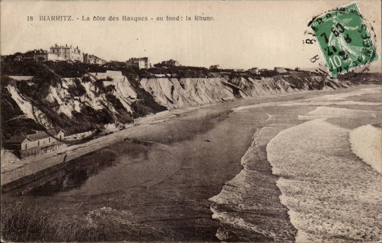 CPA Biarritz La cote des basques au fond la Rhune