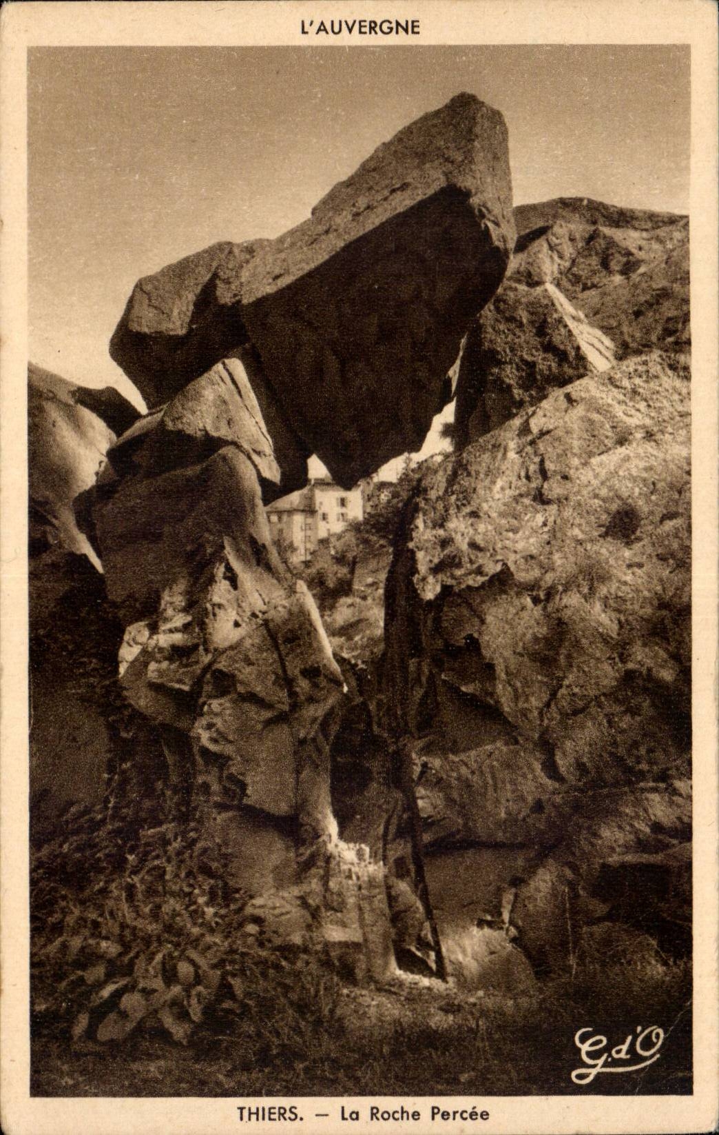 CPA Auvergne Thiers the bored rock