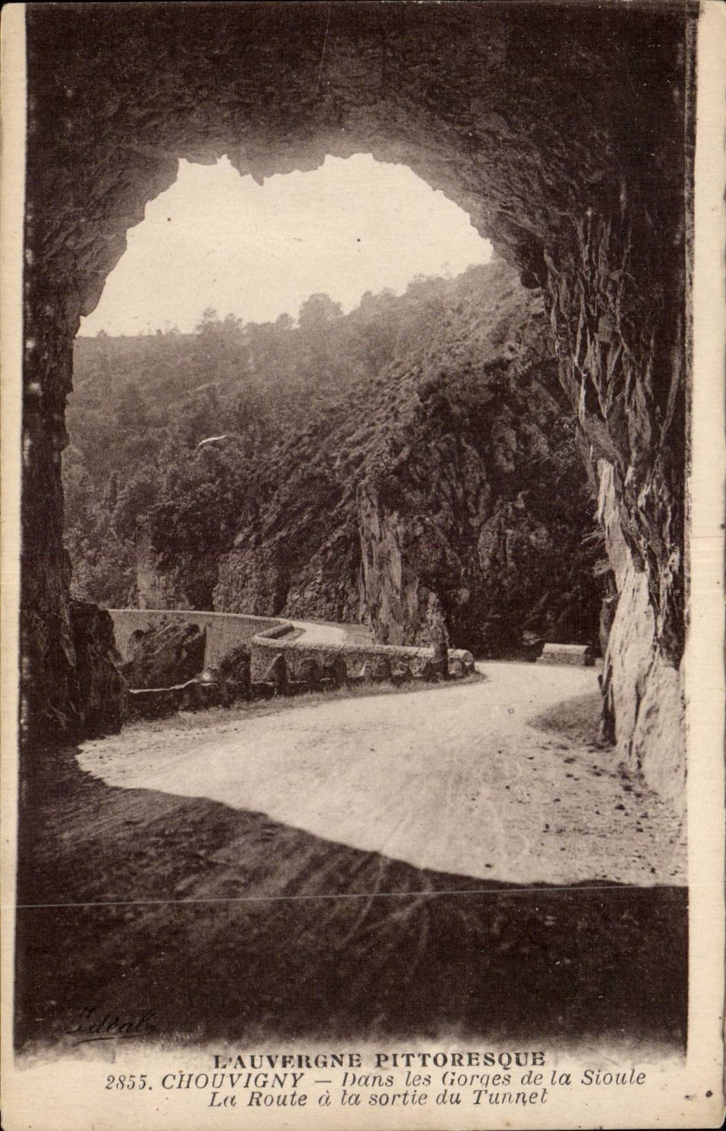 CPA Auvergne Chouvigny In the throats of Sioule the road at the exit of the tunnel