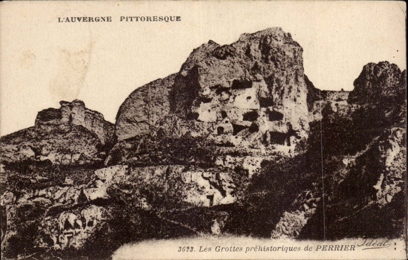 CPA Auvergne prehistoric caves of Perrier