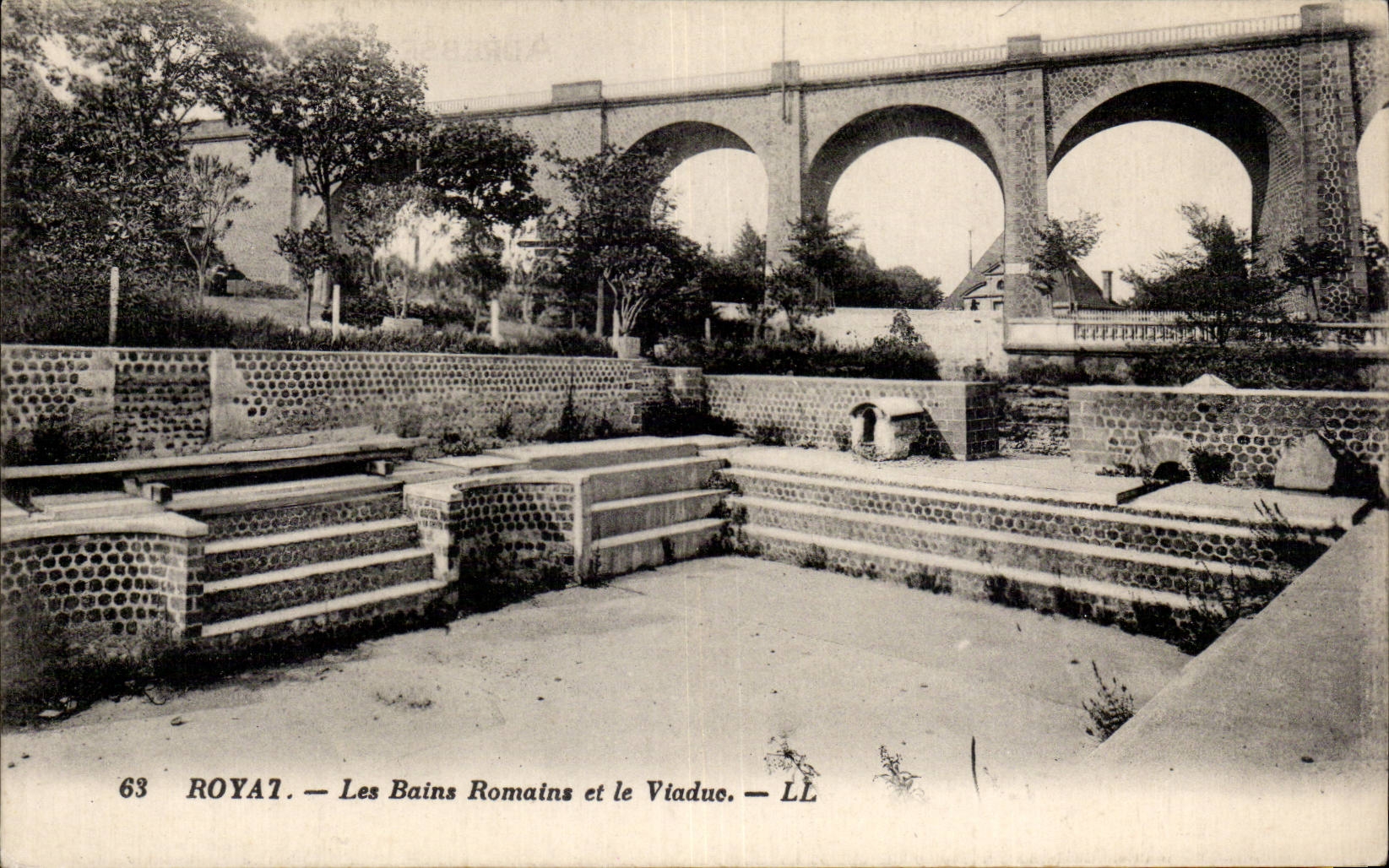 CPA Auvergne Royat Roman baths and the viaduct