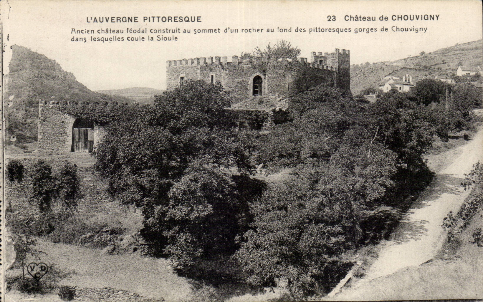 CPA Auvergne Castle of Chouvigny
