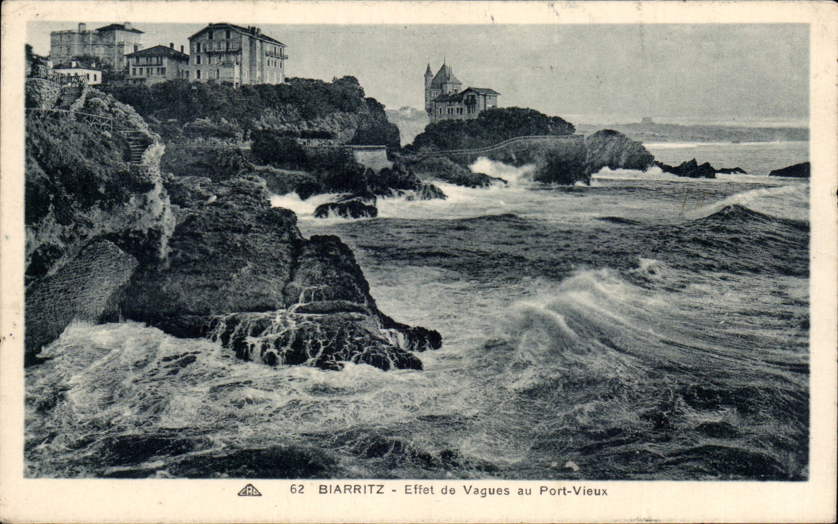 CPA Biarritz Effet de vagues au Port Vieux