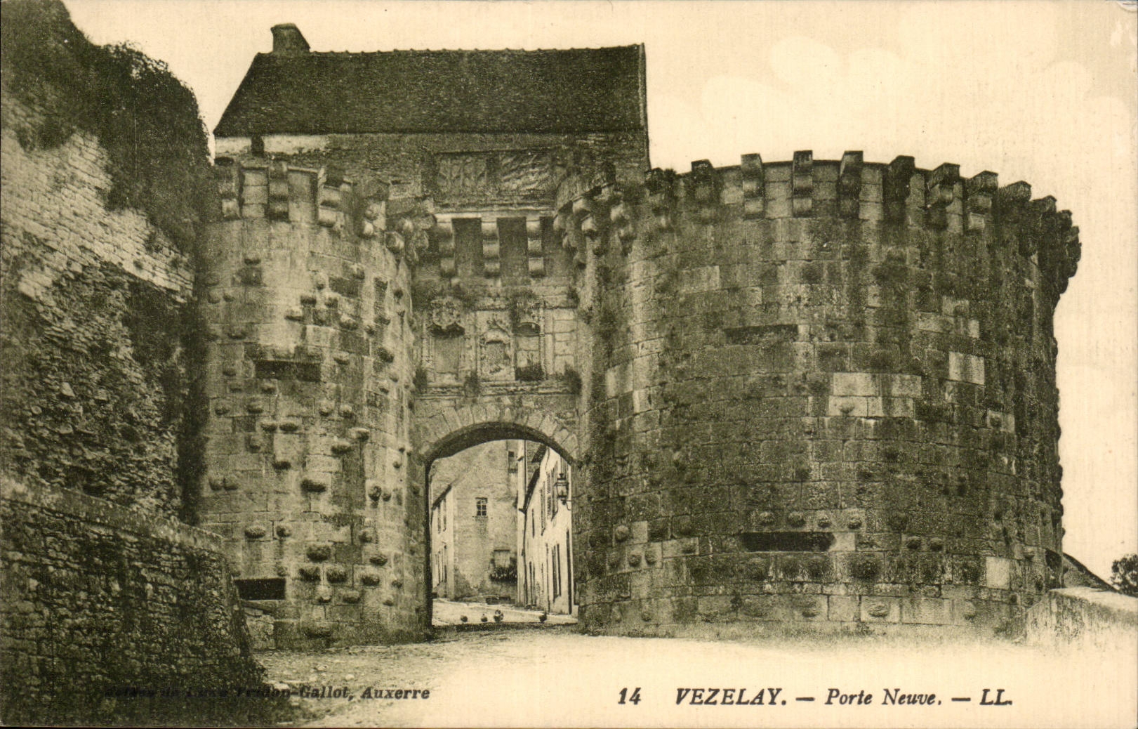 CPA Vezelay new Gate