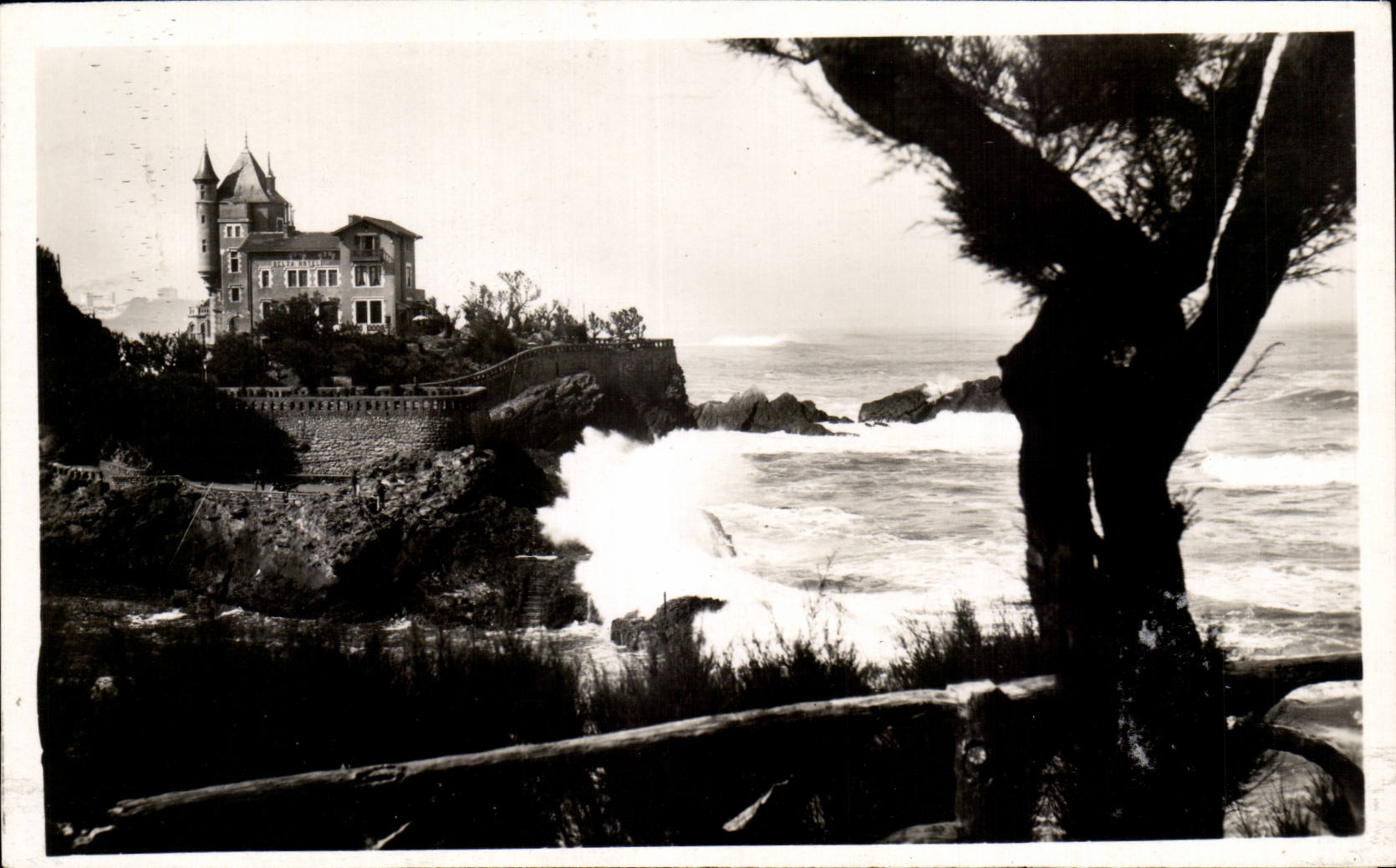 CPSM Biarritz La villa Belza par gros temps