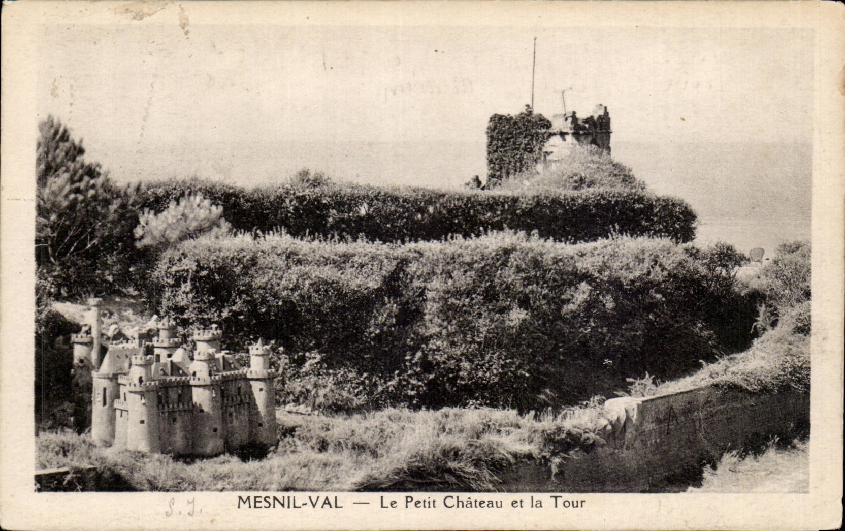CPA Mesnil Valley the small castle and the tower