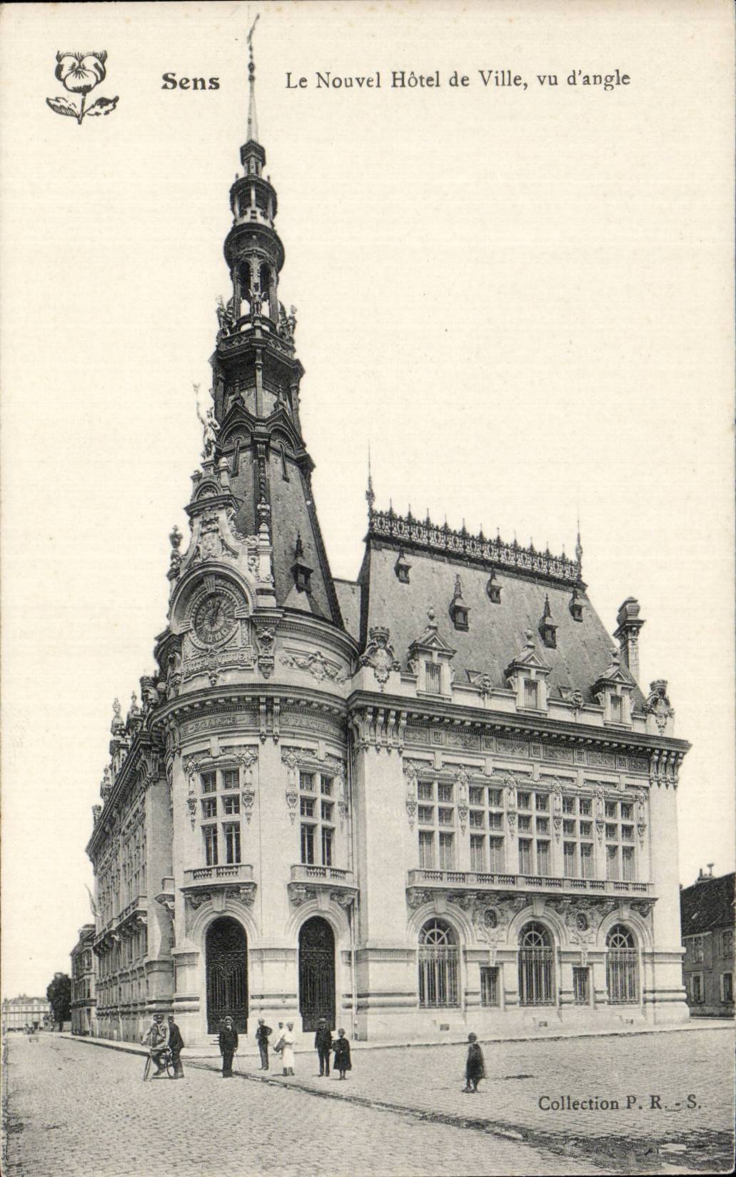 CPA Sens the new town hall considering angle