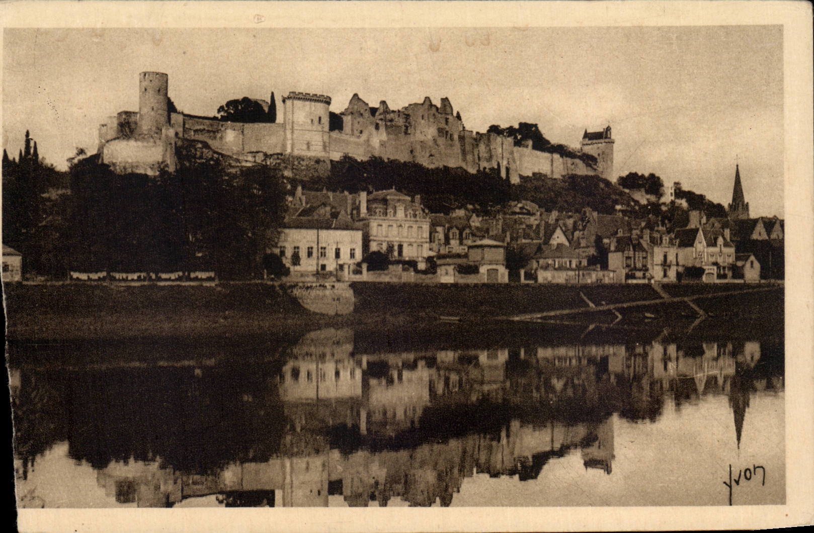 CPA Castle of Chinon seen of the edges of Vienna