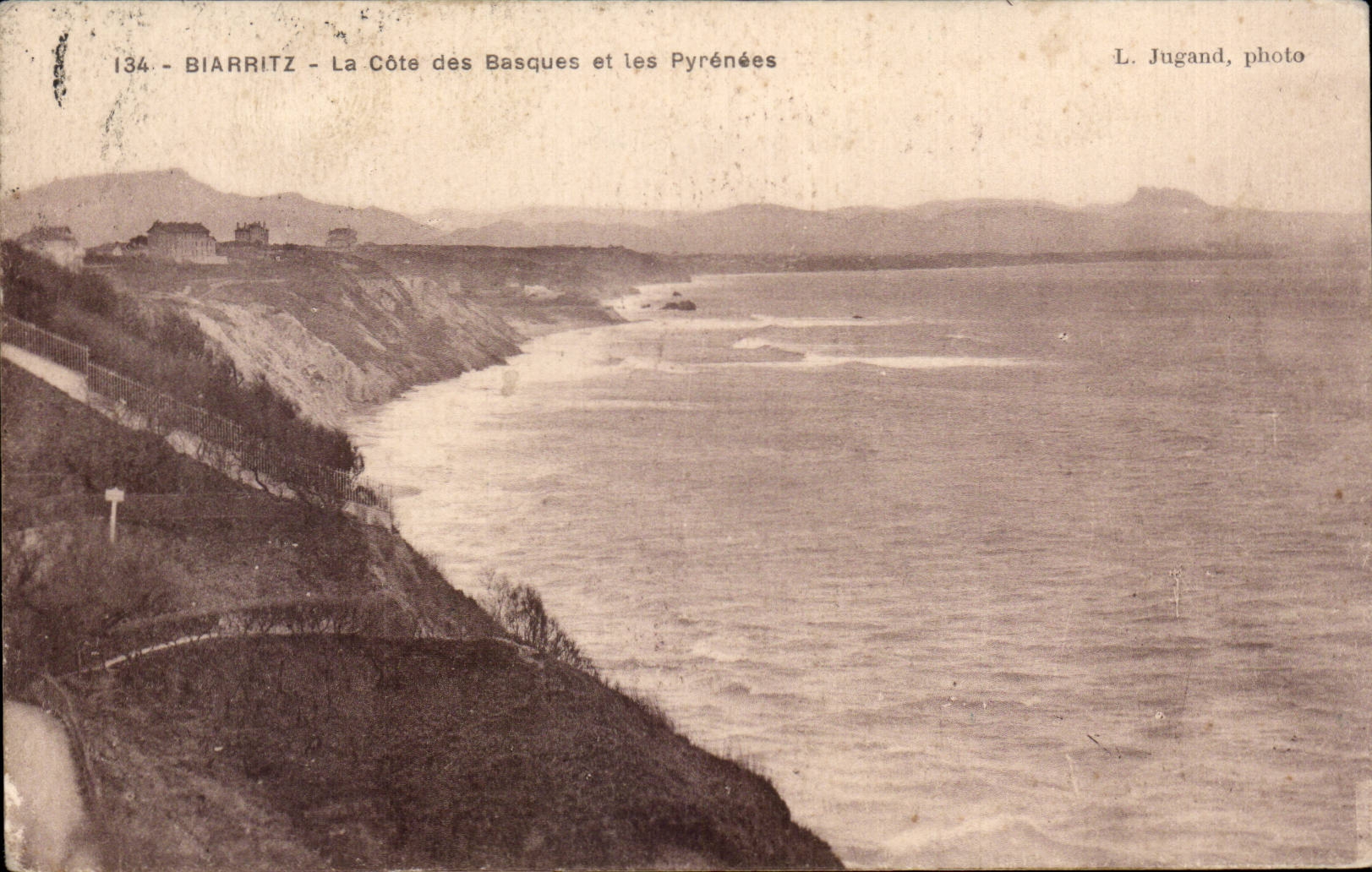 CPA Biarritz La cote des Basques et les Pyrenees