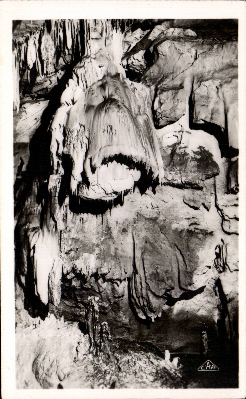 CPA Caves of Betharram the bell