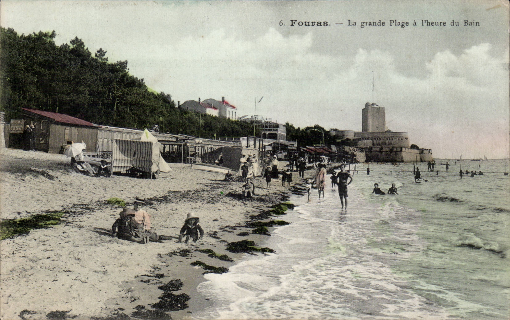 La playa principal de CPA Fouras tiene hora del bano