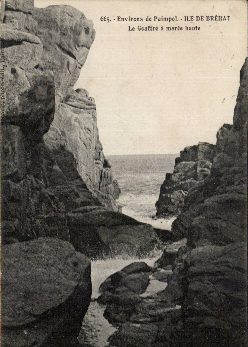 CPA Environs de Paimpol Ile de Brehat Le gouffre a maree haute