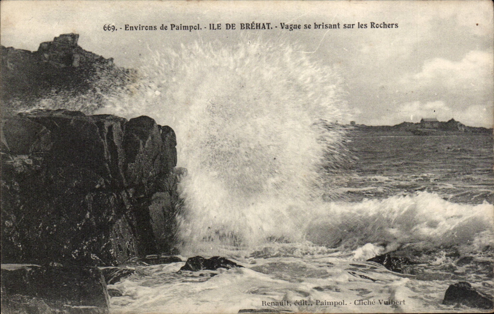 CPA Environs de Paimpol Ile de Brehat Vague se brisant sur les rochers