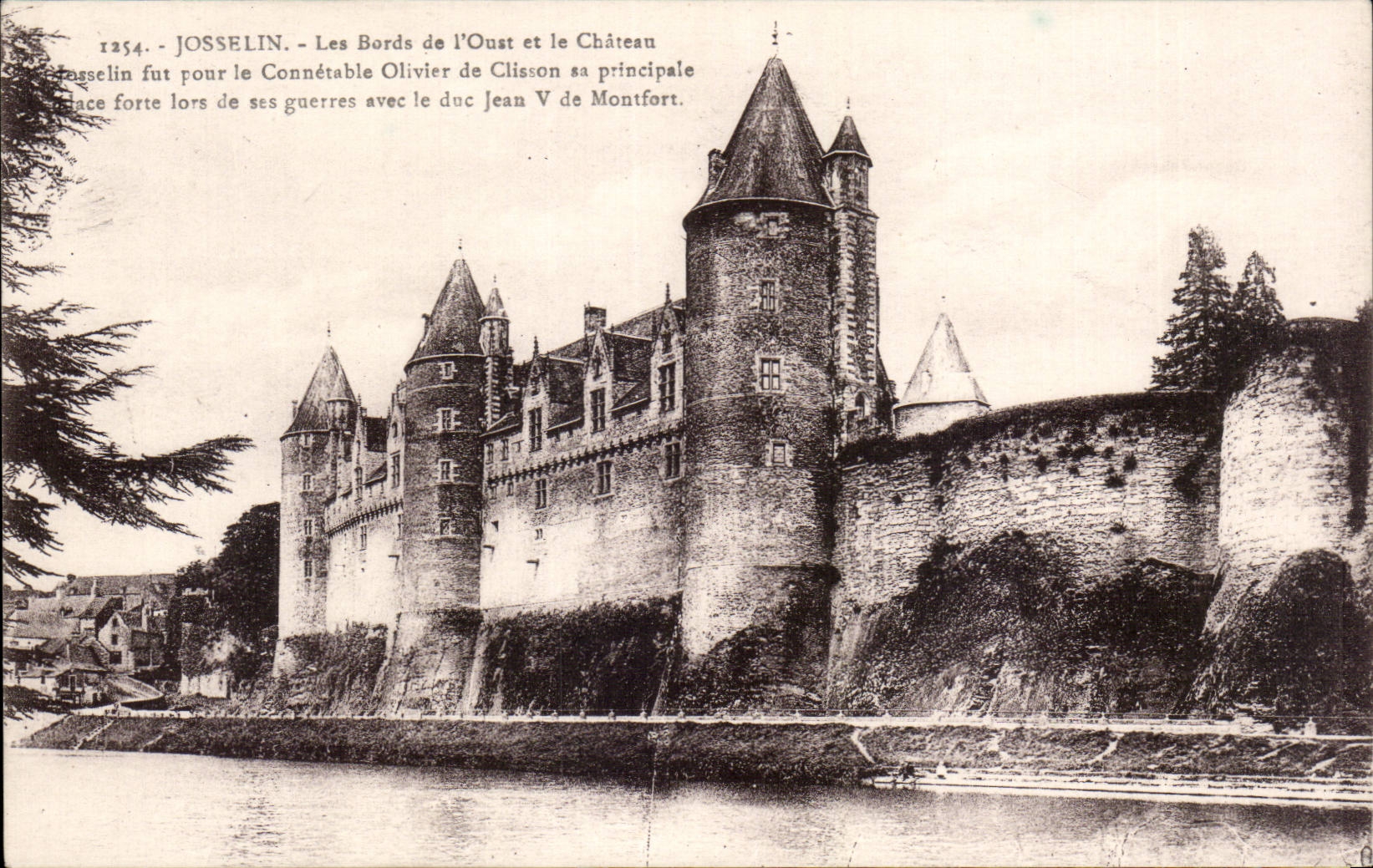 CPA Josselin Le chateau Les bords de l Oust