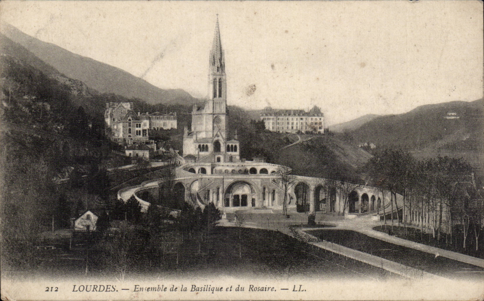 CPA Lourdes Together of the basilica and the rosary