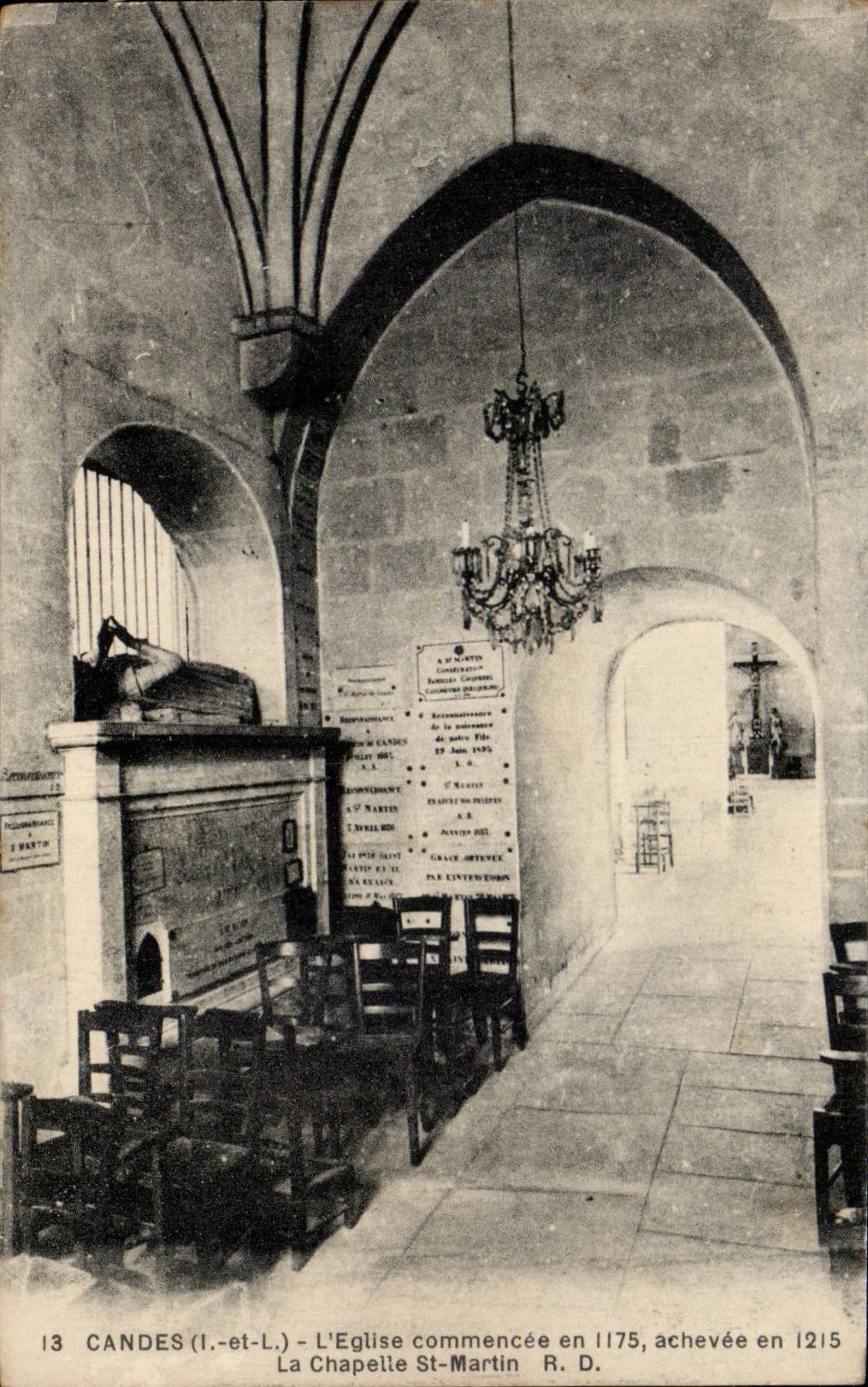 CPA Candes L eglise commencee en 1175 achevee en 1215 La chapelle St Martin