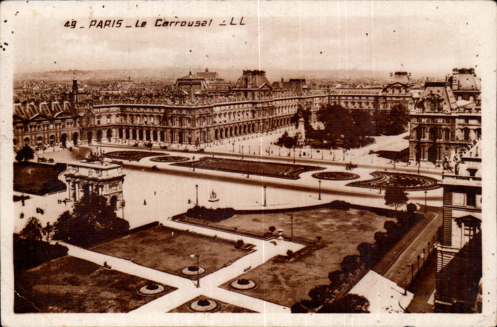 CPA Paris Le Carrousel