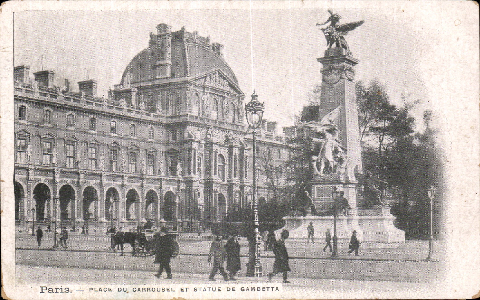 CPA Paris Place du Carrousel et statue de Gambetta