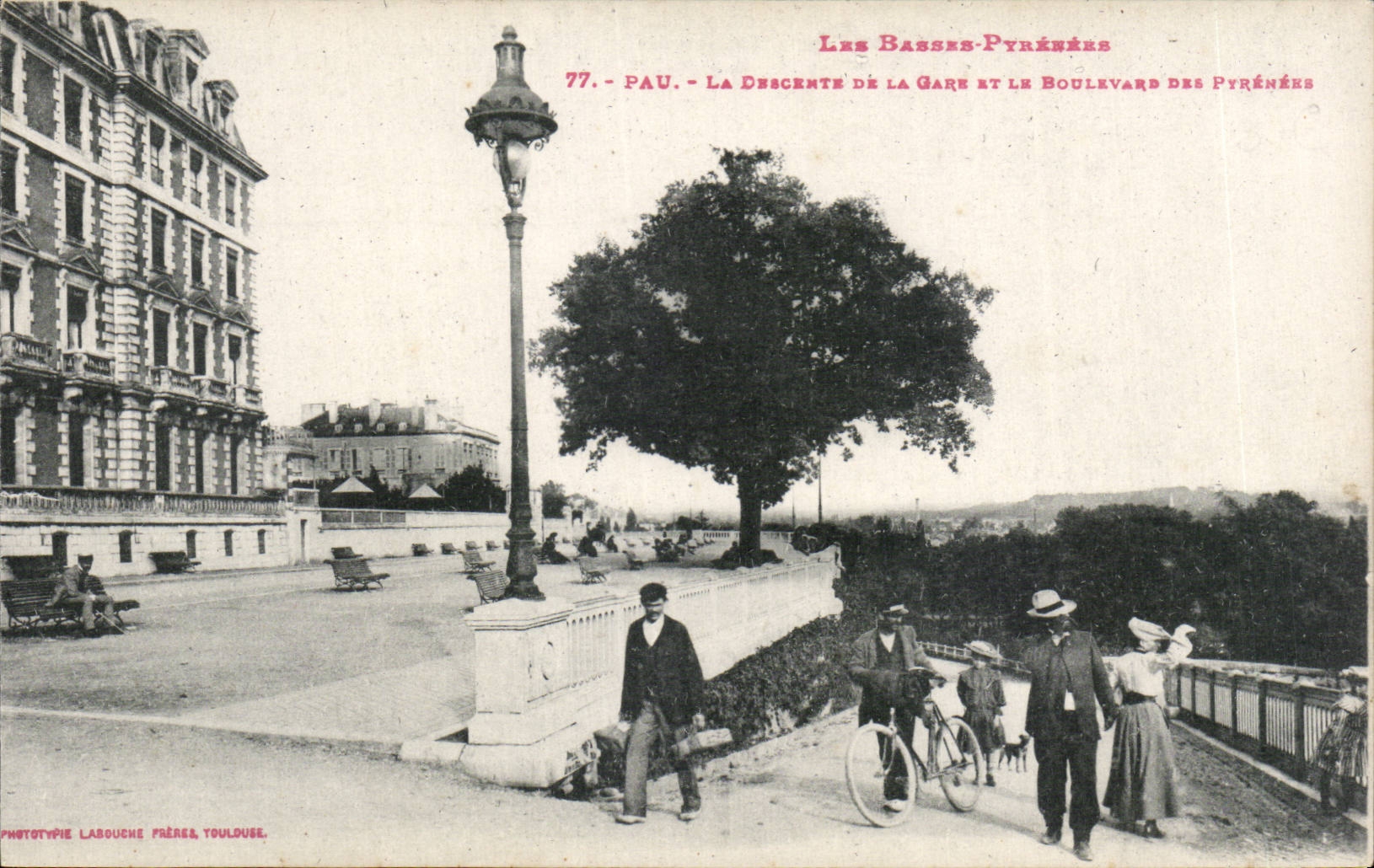 CPA Pau descent of the station and the boulevard of the Pyrenees